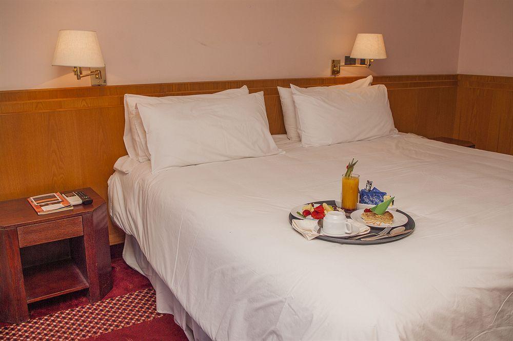 Hotel Gavina Costa Mar Iquique Exterior foto A room at the hotel